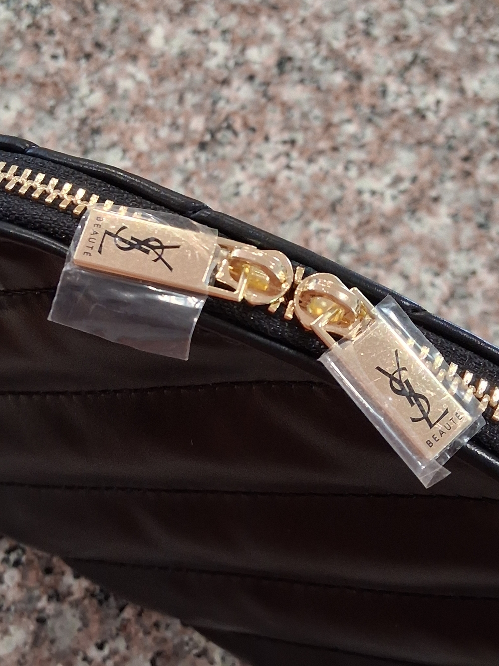 Black Quilted Crossbody with Tassel and Gold Chain Strap.New - Picture 5 of 10